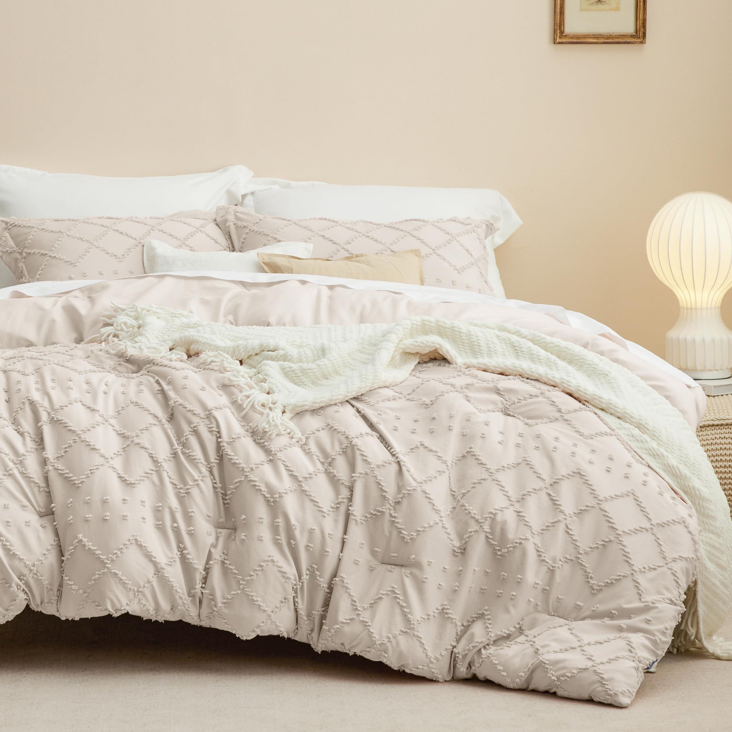 Bedsure Queen Comforter Set - White Comforter, Boho Tufted Shabby Chic Bedding Comforter Set, 3 Pieces Vintage Farmhouse Bed Set for All Seasons, Fluffy Soft Bedding Set with 2 Pillow Shams